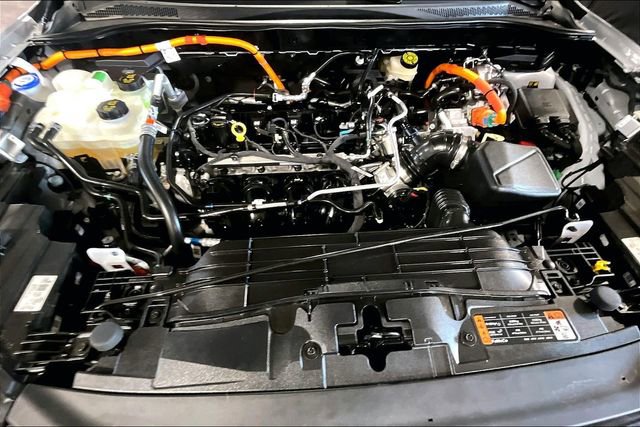 Used 2025 Ford Escape Platinum w/ Premium Technology Package FWD image 9