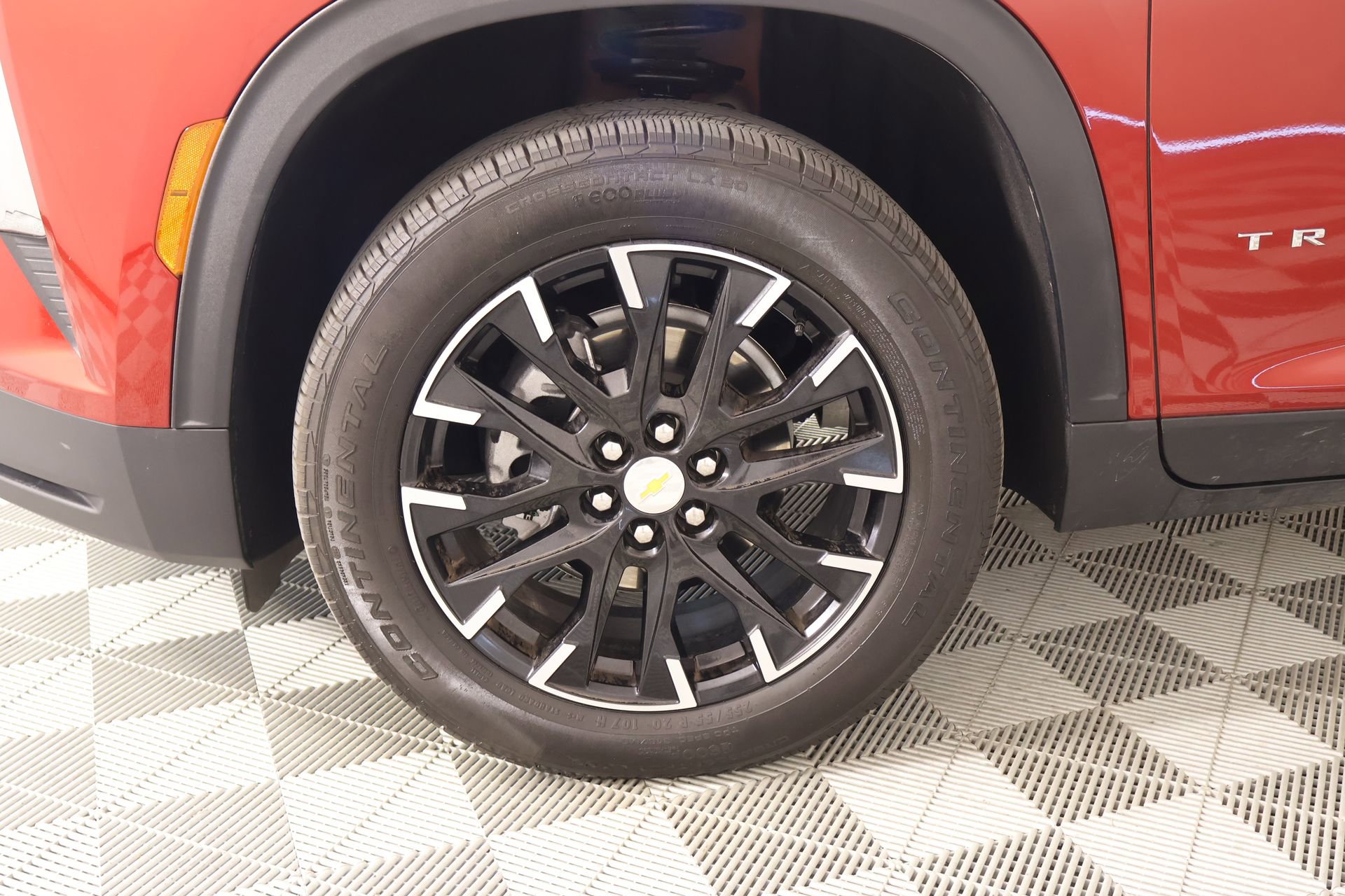 Used 2025 Chevrolet Traverse LT w/ Sun and Wheel Package image 18