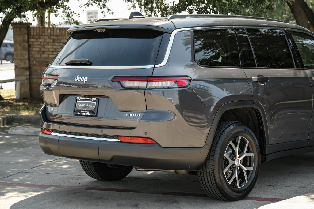 Used 2023 Jeep Grand Cherokee L Limited w/ Luxury Tech Group II AWD/4WD image 16