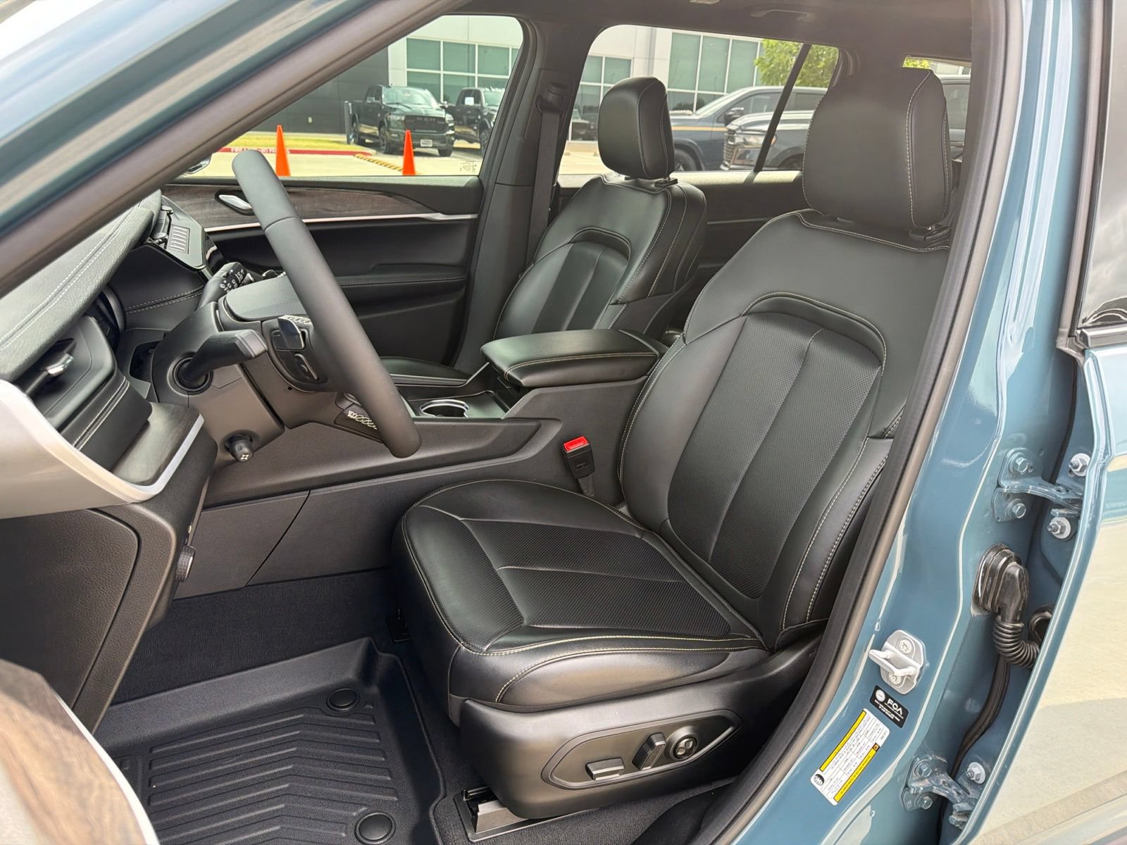 Used 2026 Jeep Grand Cherokee L Limited w/ Luxury Tech Group II RWD image 14