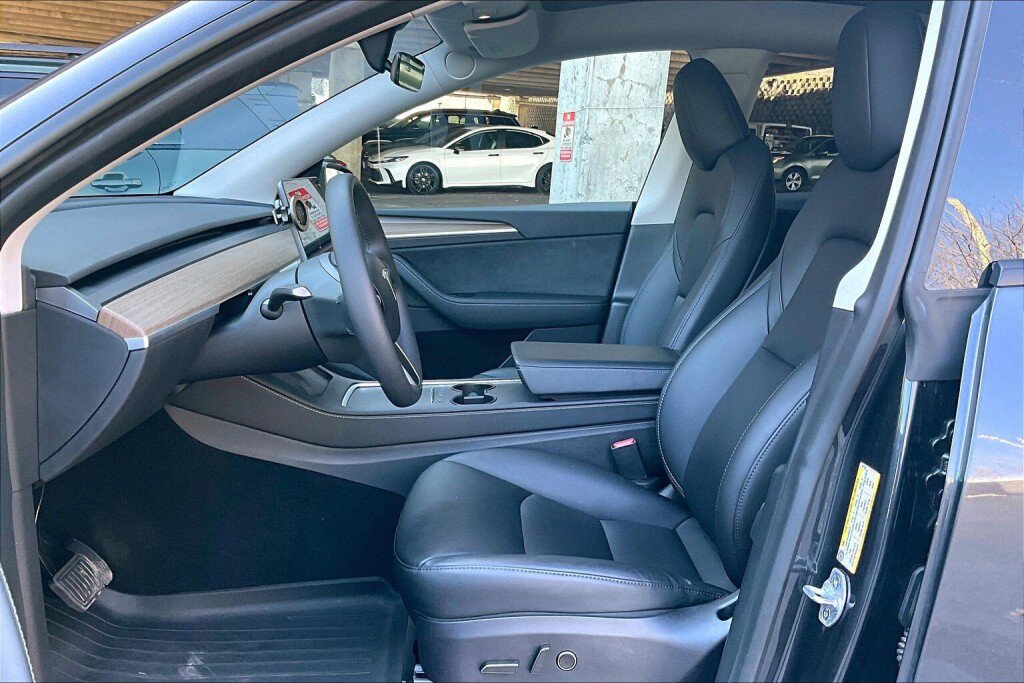 Used 2024 Tesla Model Y Long Range AWD/4WD image 15