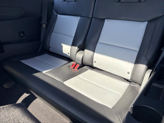 Used 2022 Ford Explorer XLT w/ XLT Sport Appearance Package AWD/4WD image 13