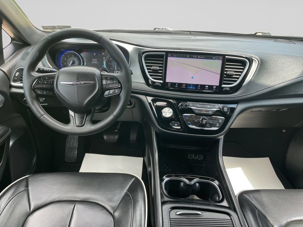 Used 2025 Chrysler Pacifica Limited FWD image 20