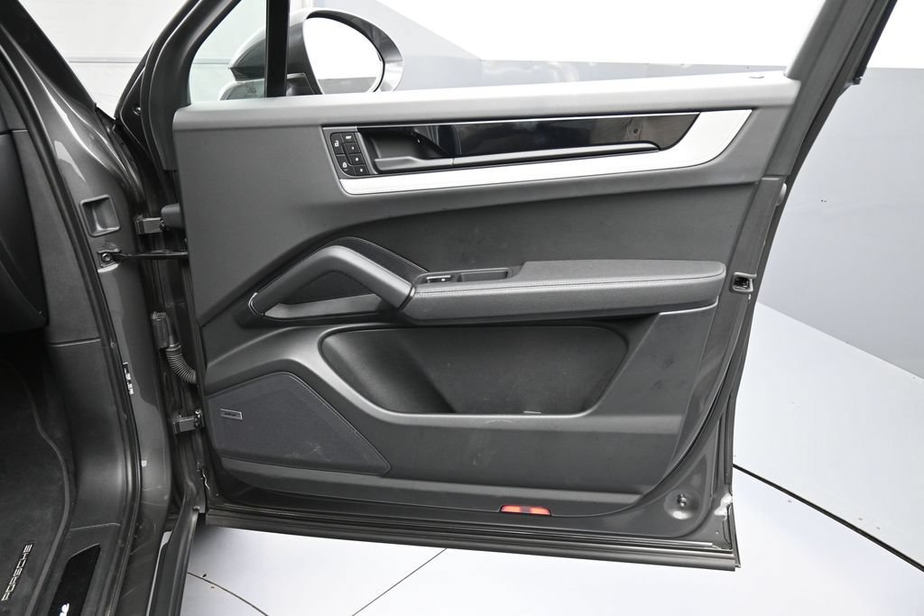 Certified 2026 Porsche Cayenne AWD/4WD image 28