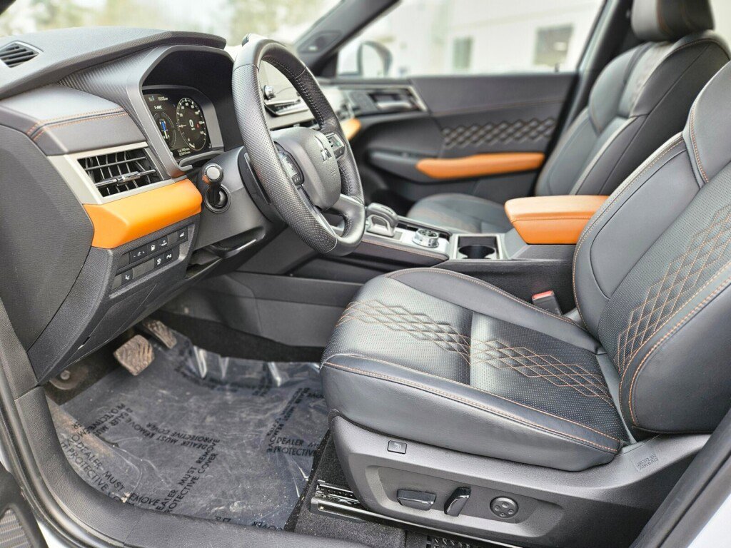 Used 2023 Mitsubishi Outlander SEL image 15