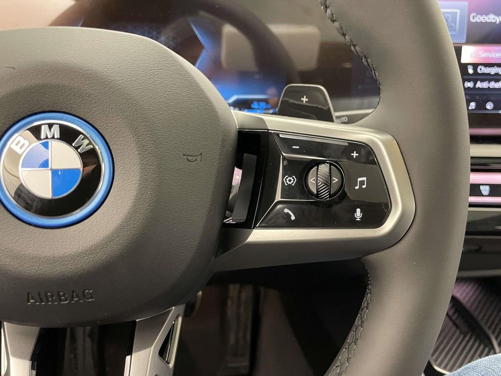 New 2026 BMW 550e xDrive w/ Executive Package AWD/4WD image 32