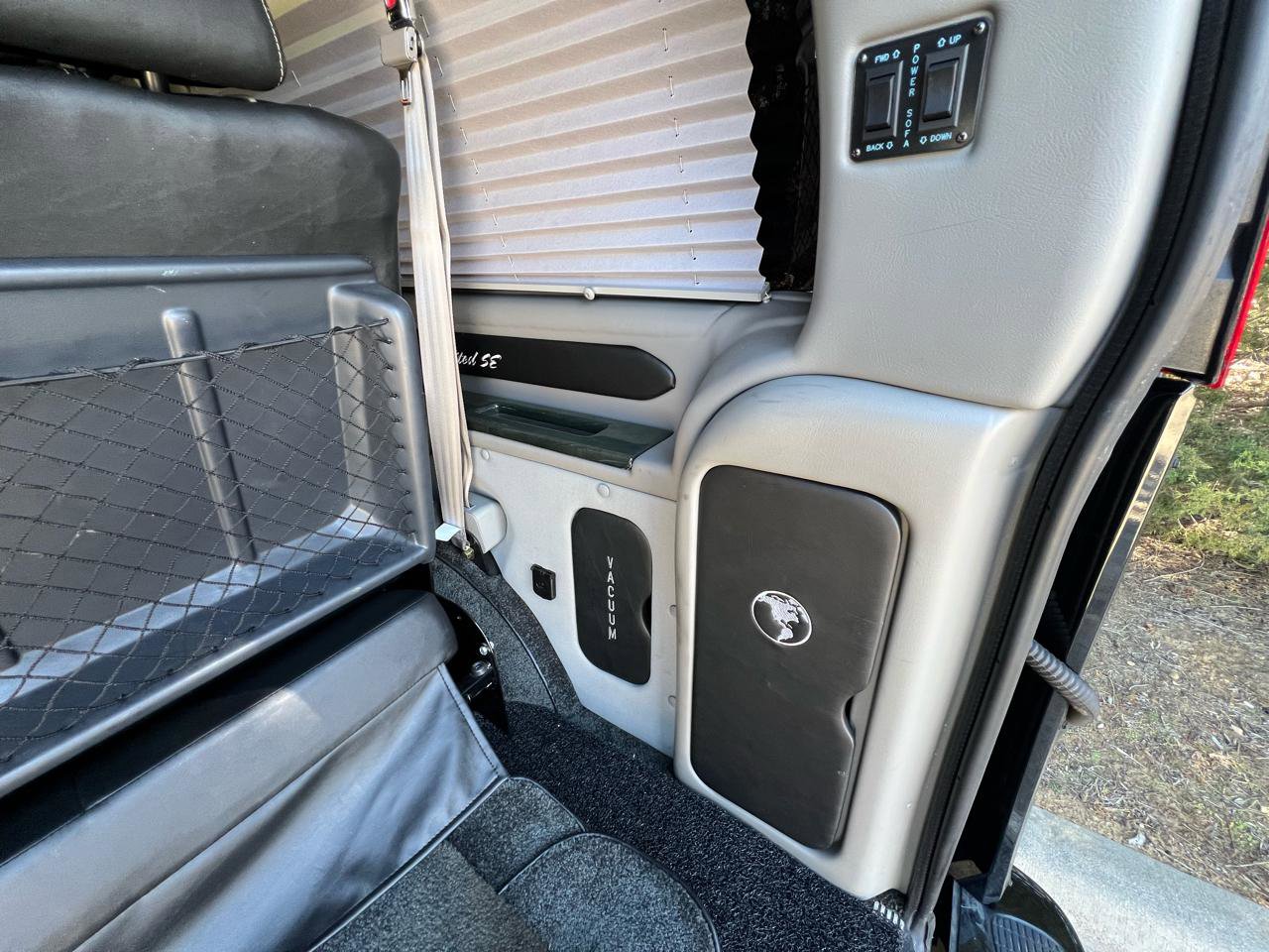 Used 2017 Chevrolet Express 2500 image 27