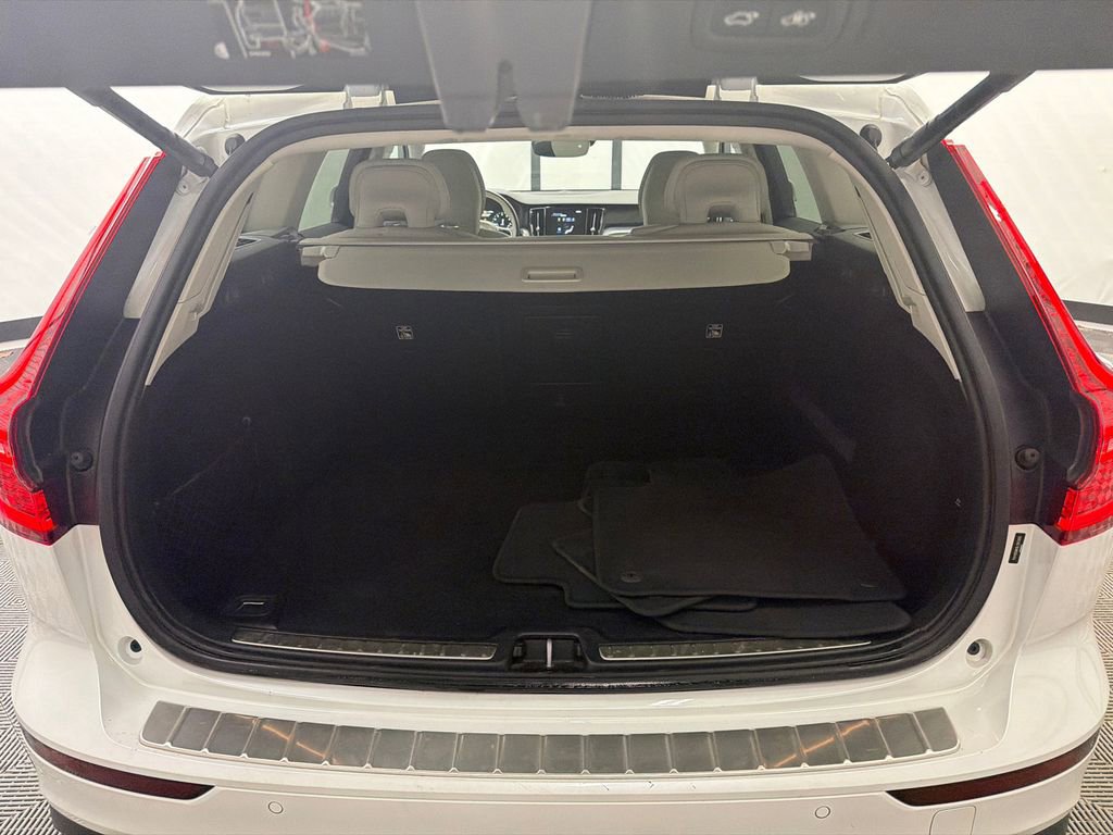 Used 2020 Volvo V60 T5 Cross Country AWD/4WD image 20