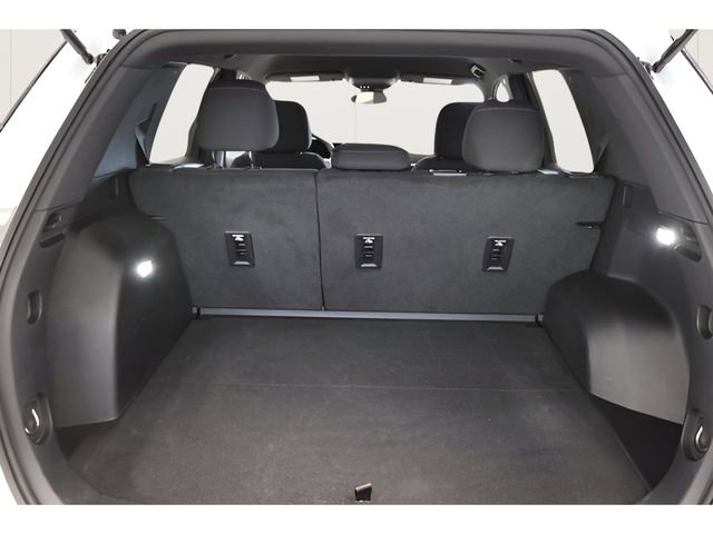 Used 2025 Chevrolet Equinox LT AWD/4WD image 16