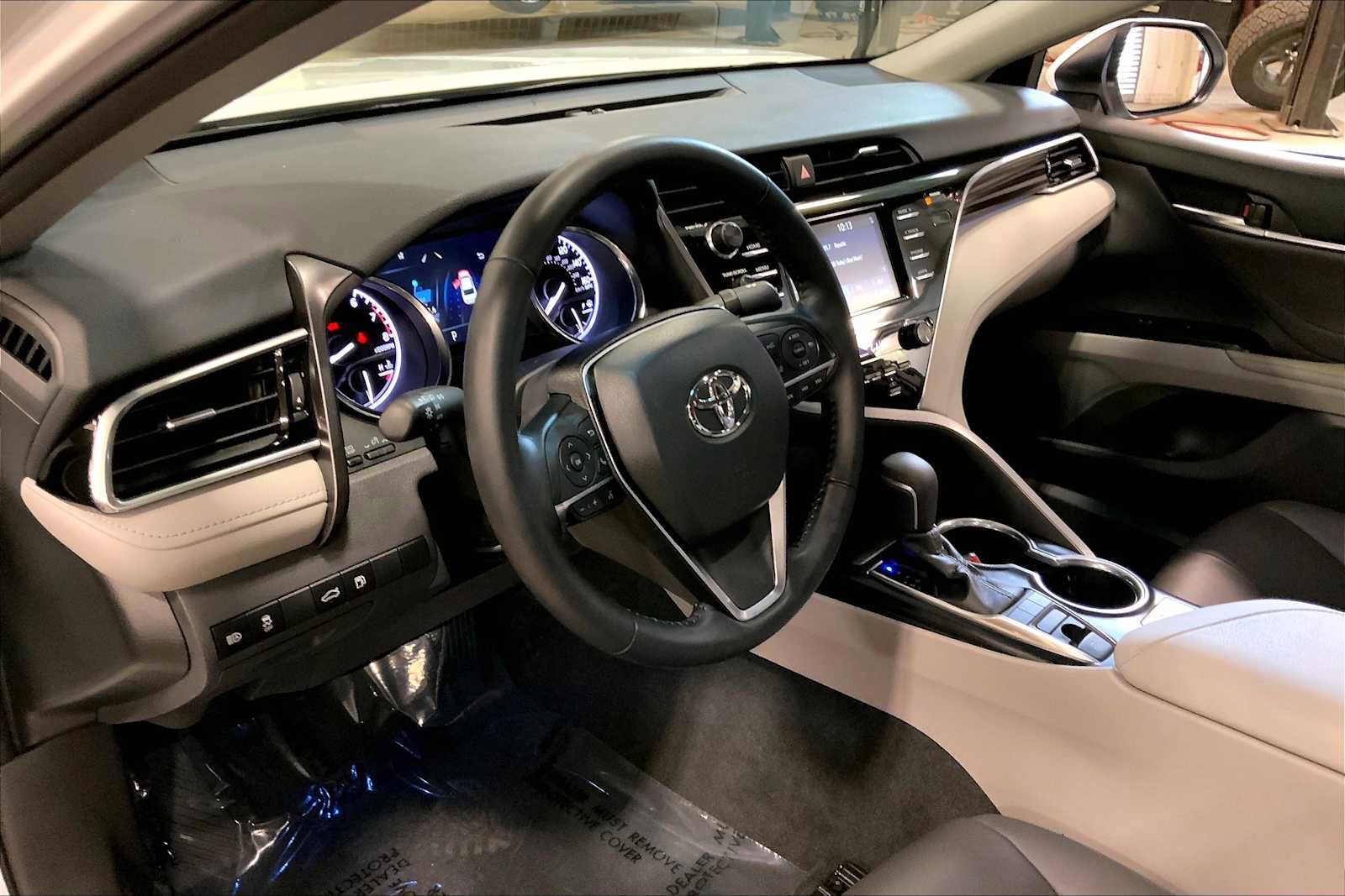 Used 2018 Toyota Camry XLE image 16