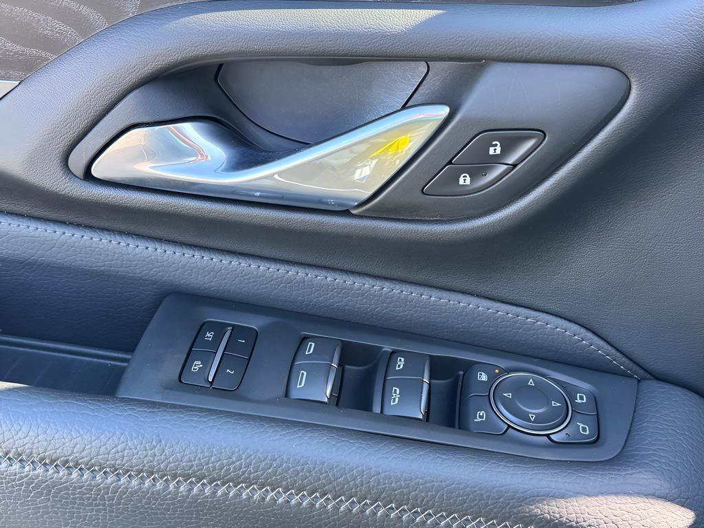Used 2024 GMC Yukon Denali RWD image 16