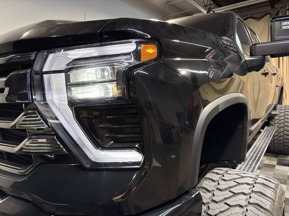 Used 2024 Chevrolet Silverado 2500 High Country w/ Midnight Edition AWD/4WD image 8