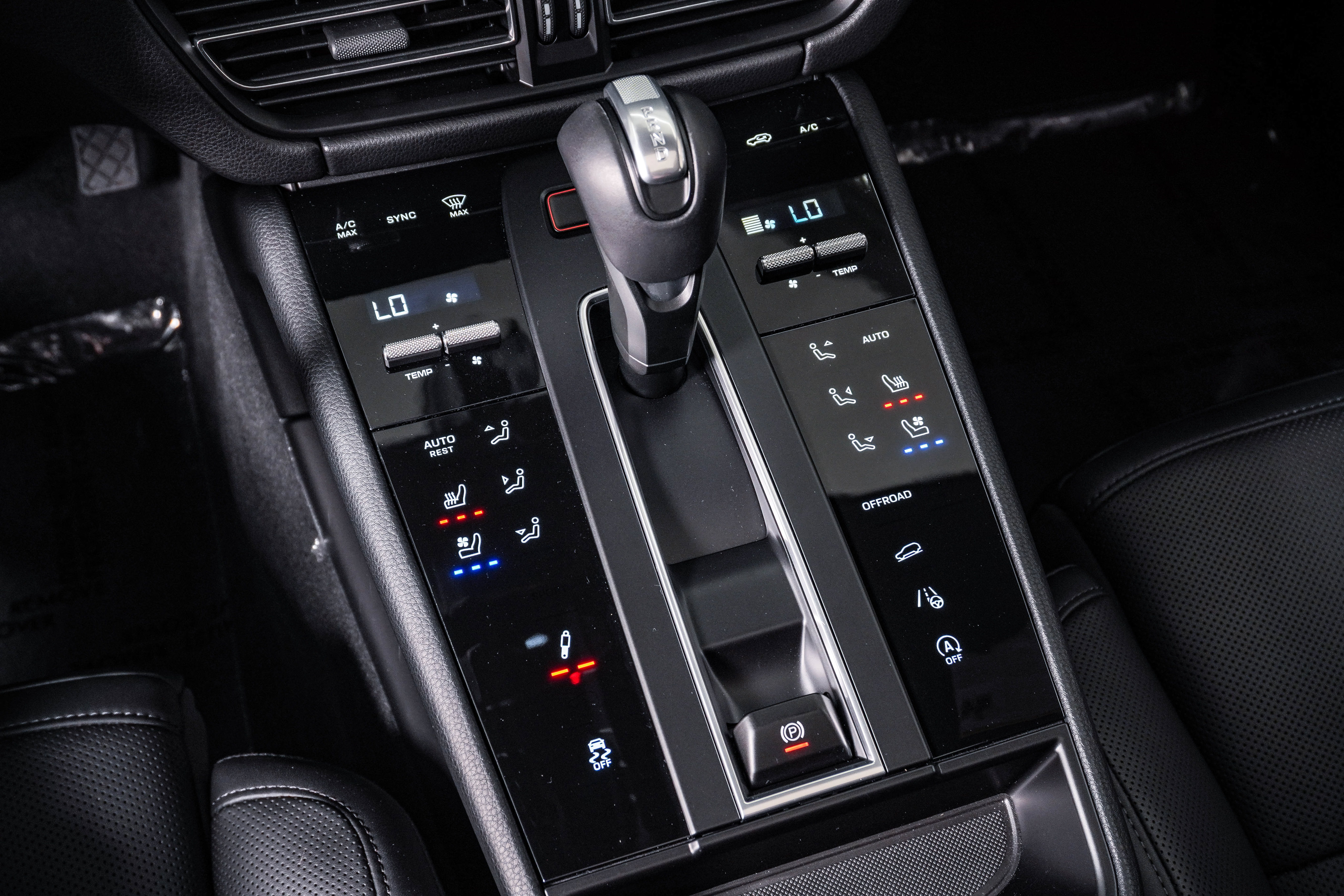 Certified 2026 Porsche Macan Turbo AWD/4WD image 27