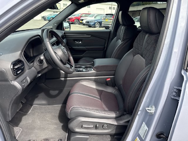Used 2026 Honda Pilot Black Edition image 17