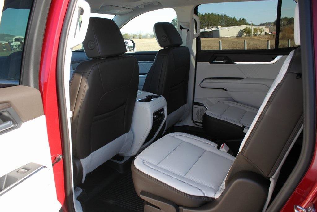 New 2026 GMC Acadia Denali w/ Super Cruise Package image 8