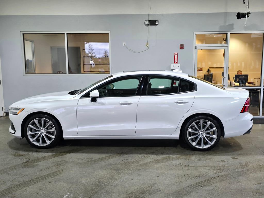 Used 2021 Volvo S60 T6 Momentum w/ Premium Package image 7