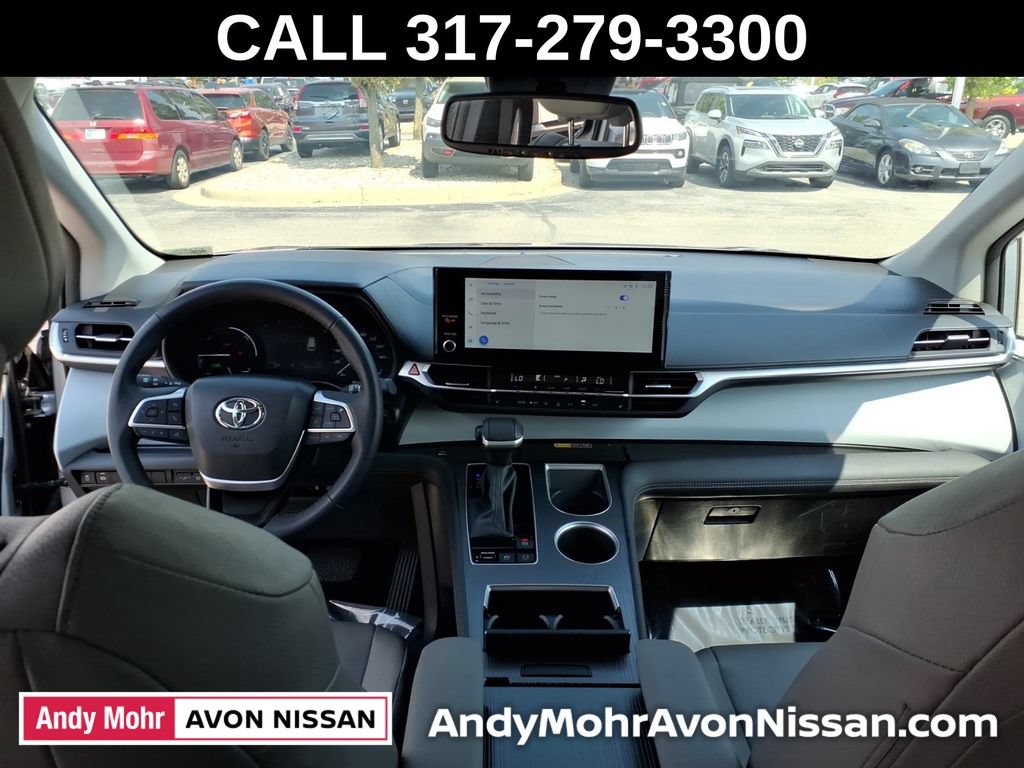 Used 2025 Toyota Sienna XLE FWD image 44