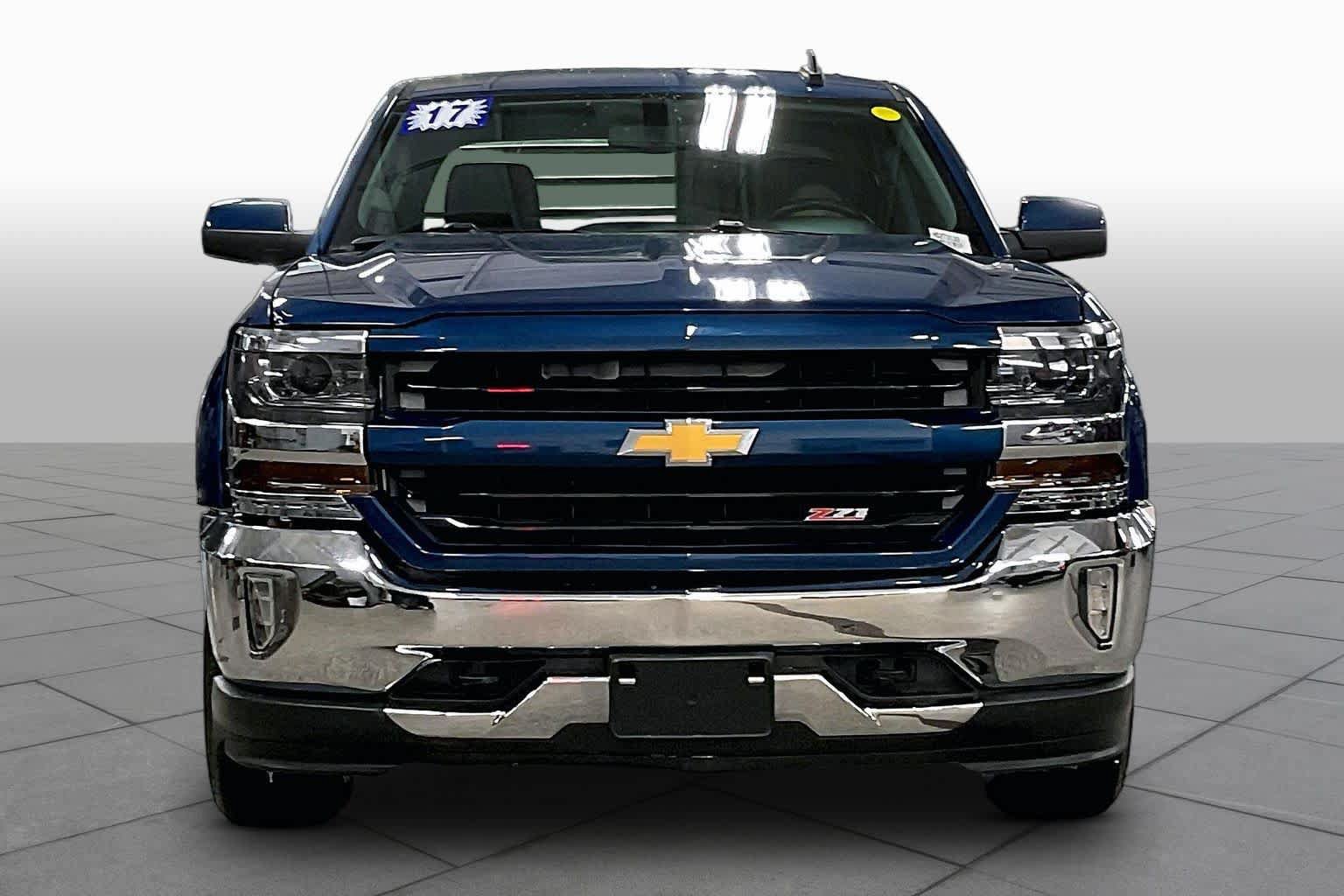Used 2017 Chevrolet Silverado 1500 LT w/ All Star Edition AWD/4WD image 4