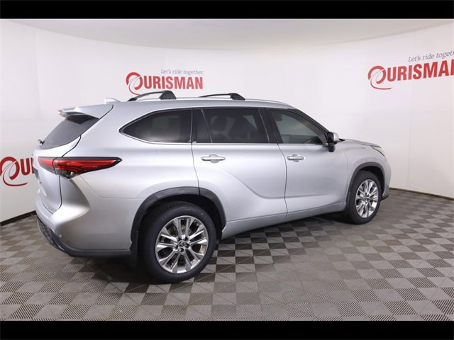 Used 2023 Toyota Highlander Limited image 12