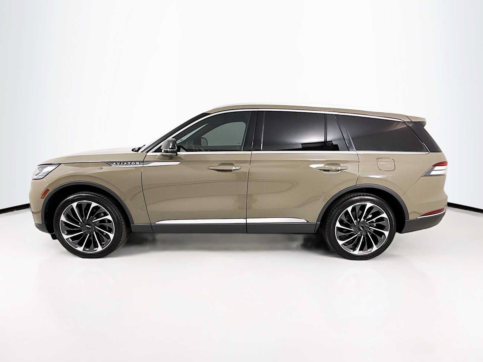 Used 2025 Lincoln Aviator Reserve w/ Equipment Group 201A AWD/4WD image 2