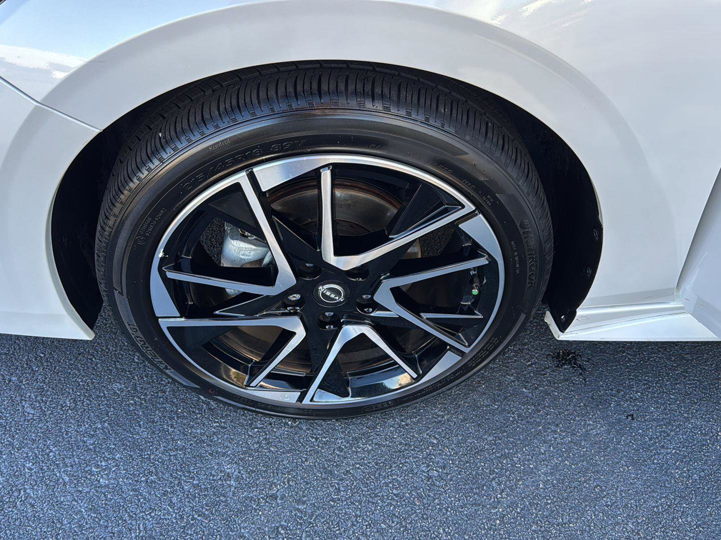 Used 2024 Nissan Sentra SR w/ SR Premium Package image 32