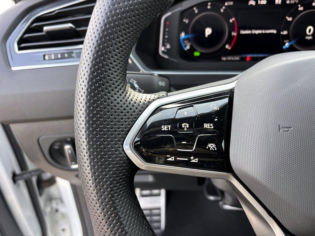 Used 2022 Volkswagen Tiguan SEL R-Line image 17