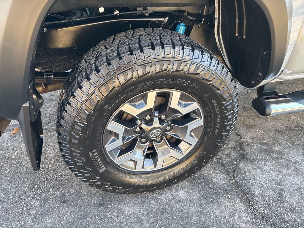 Used 2021 Toyota Tacoma TRD Off-Road w/ Technology Package image 9