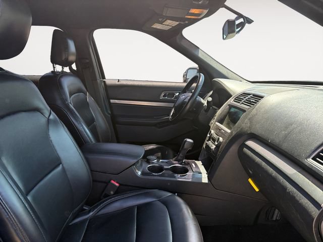 Used 2019 Ford Explorer XLT w/ Equipment Group 202A AWD/4WD image 14