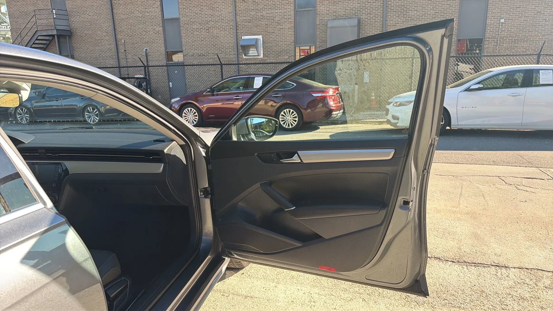 Used 2022 Volkswagen Passat 2.0T SE image 24