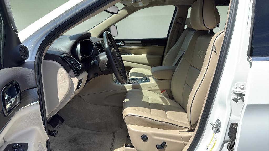 Used 2019 Jeep Grand Cherokee Overland AWD/4WD image 11