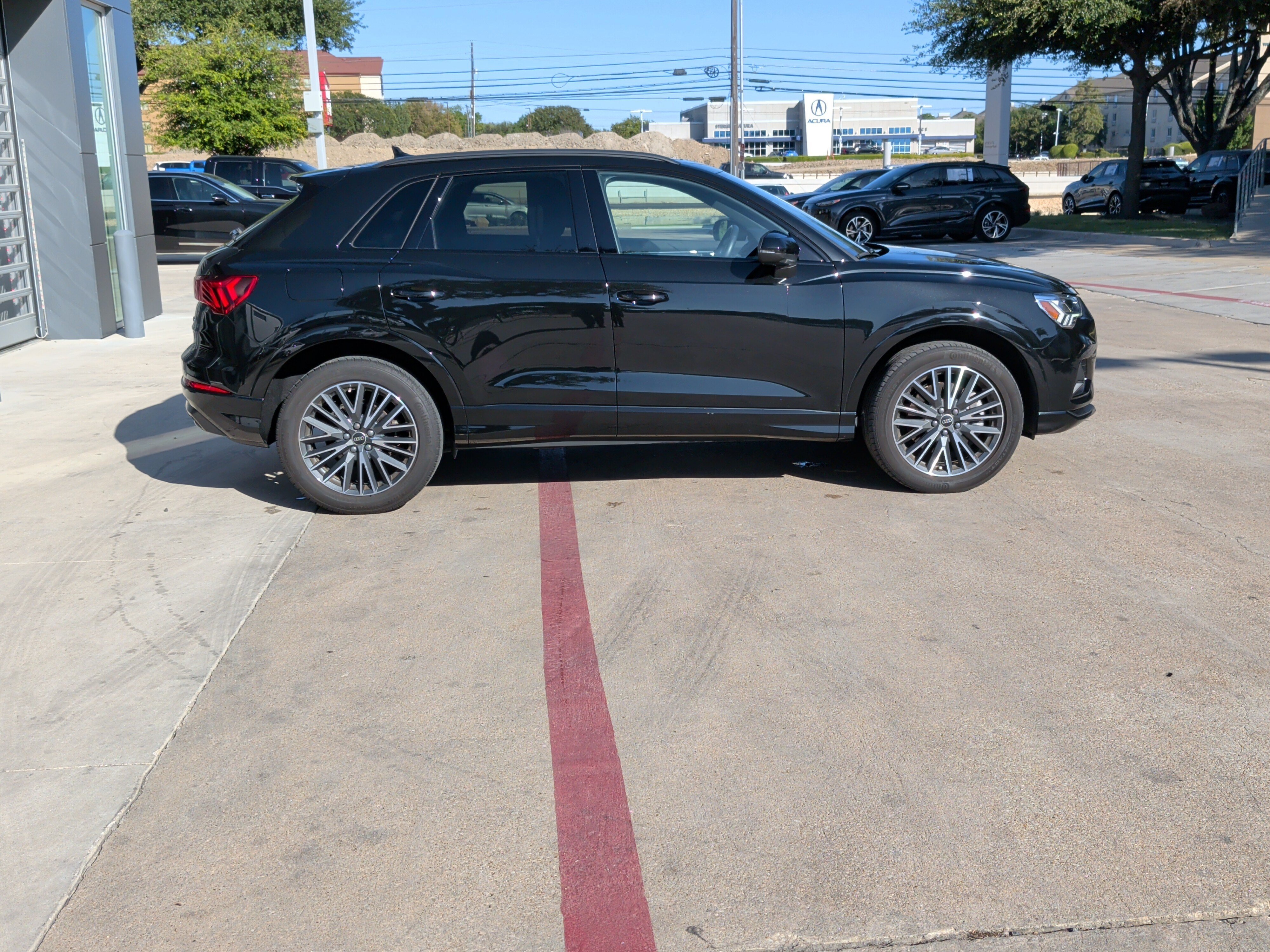 Certified 2024 Audi Q3 2.0T Premium w/ Convenience Package AWD/4WD image 11