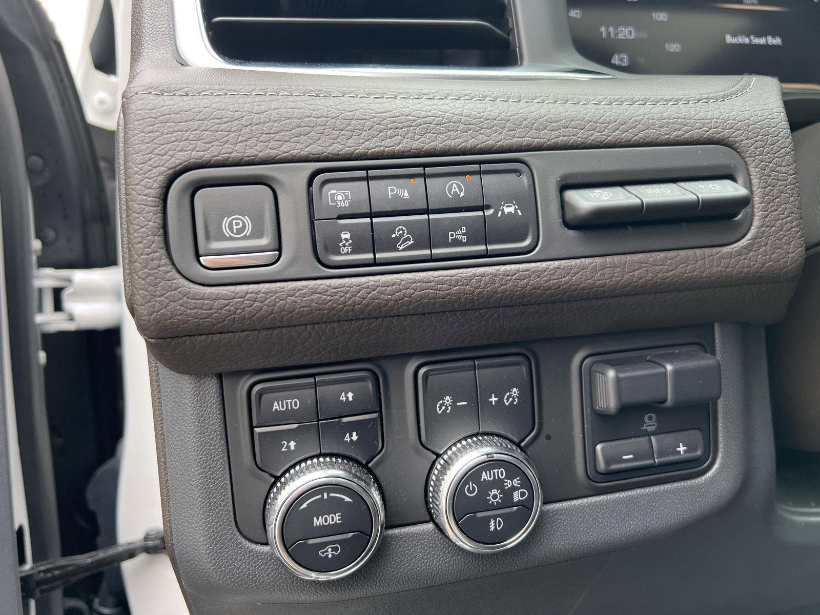 Used 2024 GMC Yukon Denali w/ Advanced Technology Package AWD/4WD image 22