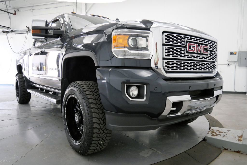 Used 2018 GMC Sierra 2500 Denali w/ Duramax Plus Package AWD/4WD image 44