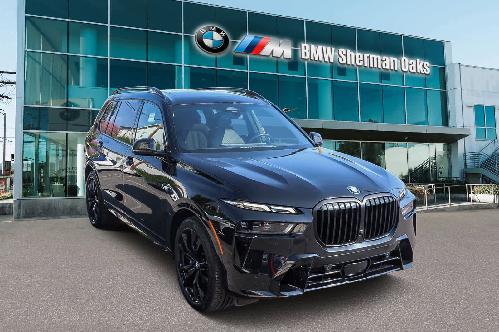 Used 2024 BMW X7 xDrive40i w/ M Sport Package image 3