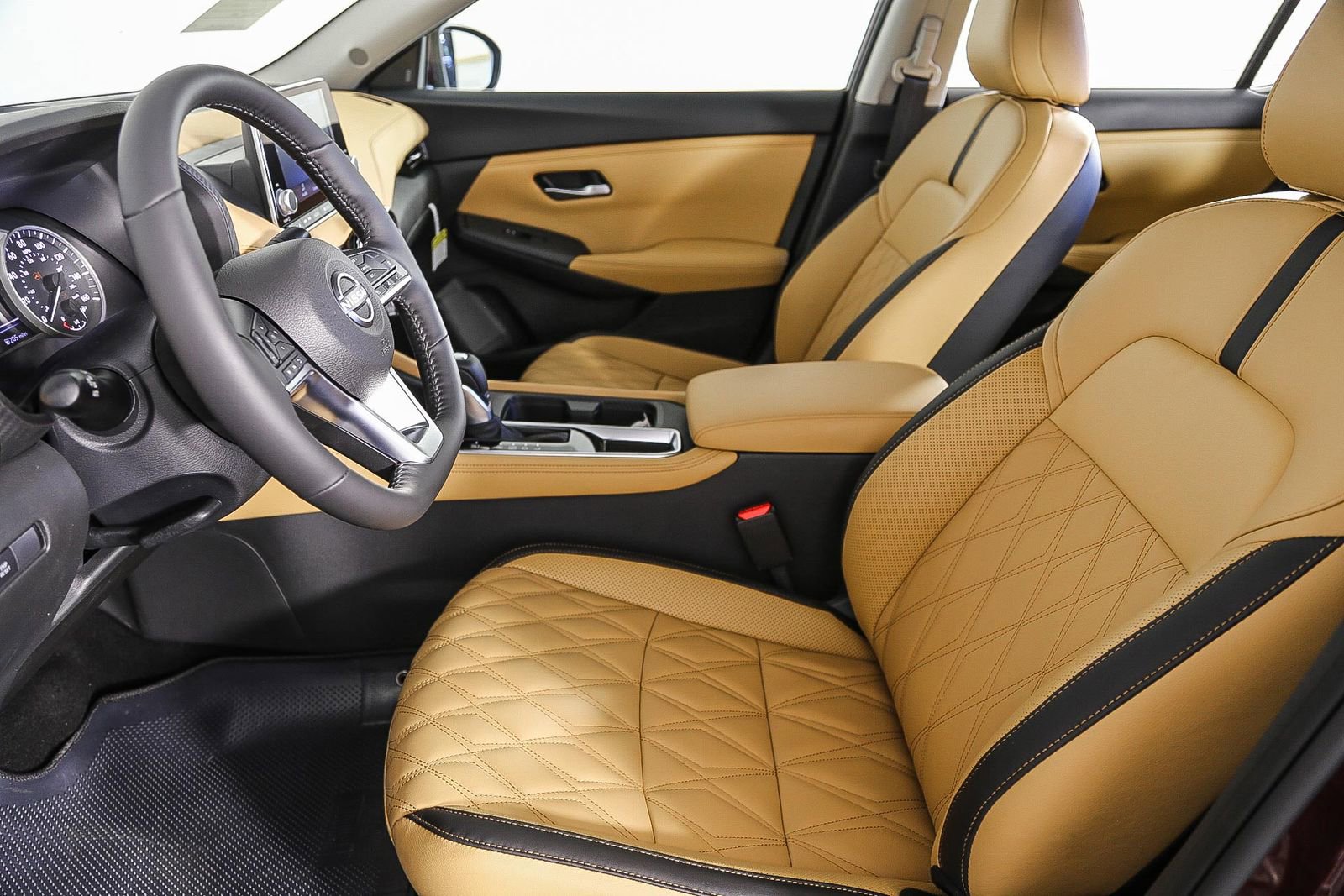 Used 2025 Nissan Sentra SV w/ SV Premium Package image 18