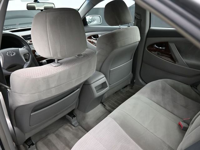 Used 2010 Toyota Camry LE image 7