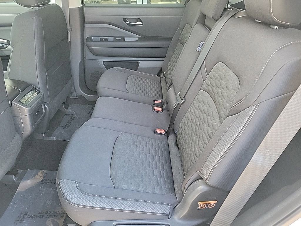 Used 2022 Nissan Pathfinder SV image 13