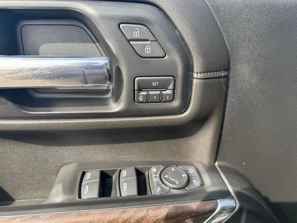 Used 2022 GMC Sierra 3500 Denali w/ Denali Black Diamond Edition image 15