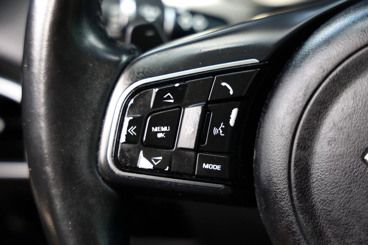 Used 2018 Jaguar XE Premium RWD image 25