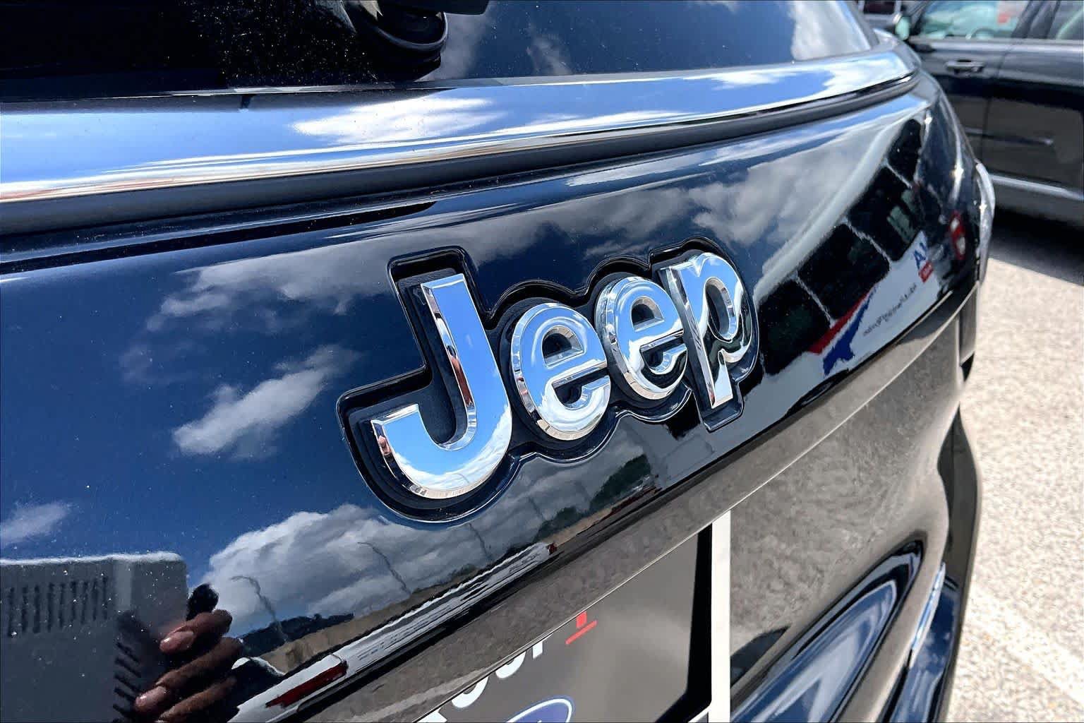 Used 2020 Jeep Compass Latitude AWD/4WD image 31