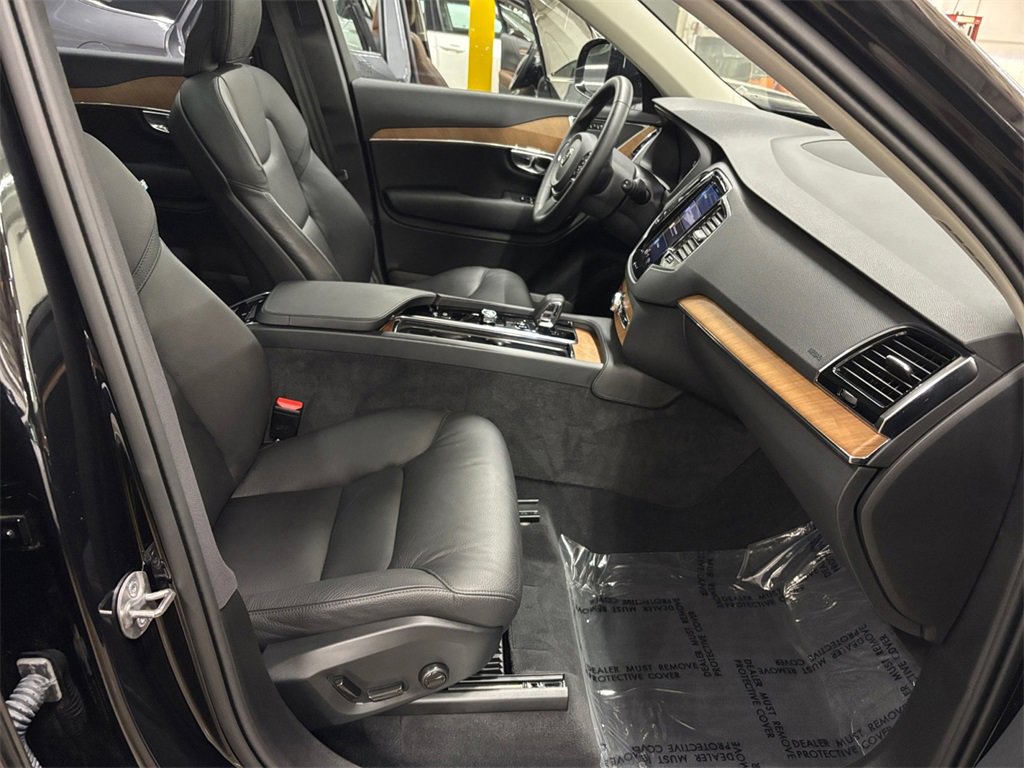 Certified 2025 Volvo XC90 B5 Plus w/ Protection Package Premier image 21