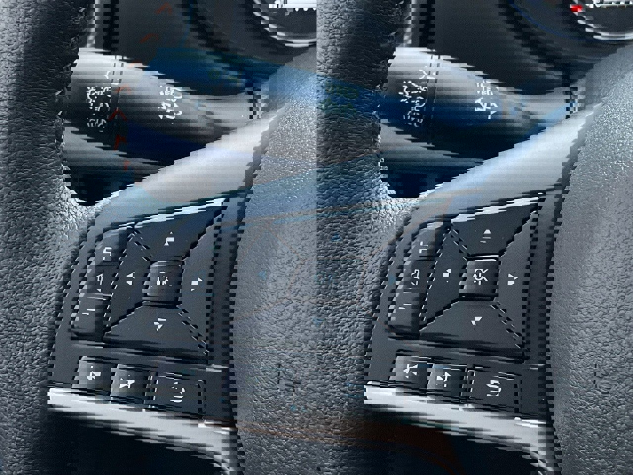 New 2025 Nissan Versa SR w/ Trunk Package image 20