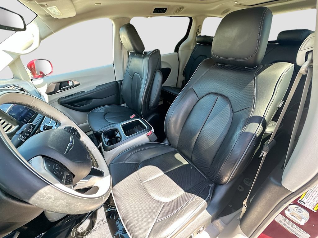 Used 2017 Chrysler Pacifica Limited w/ UConnect Theater Package FWD image 19