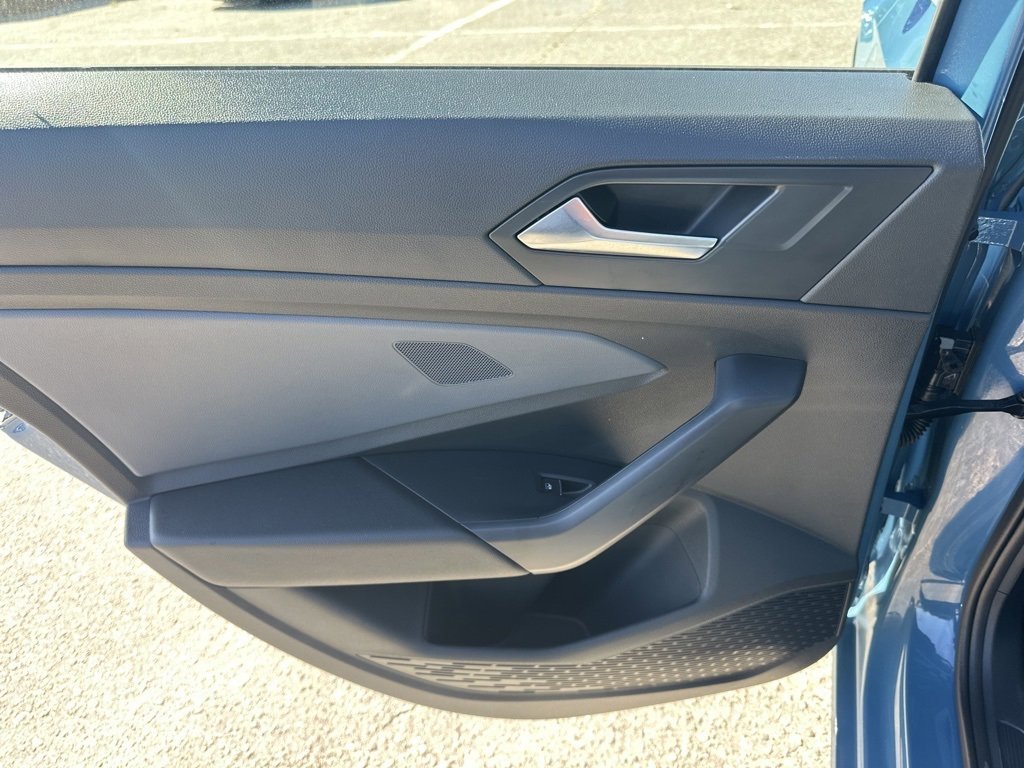 Used 2025 Volkswagen Jetta SE image 27
