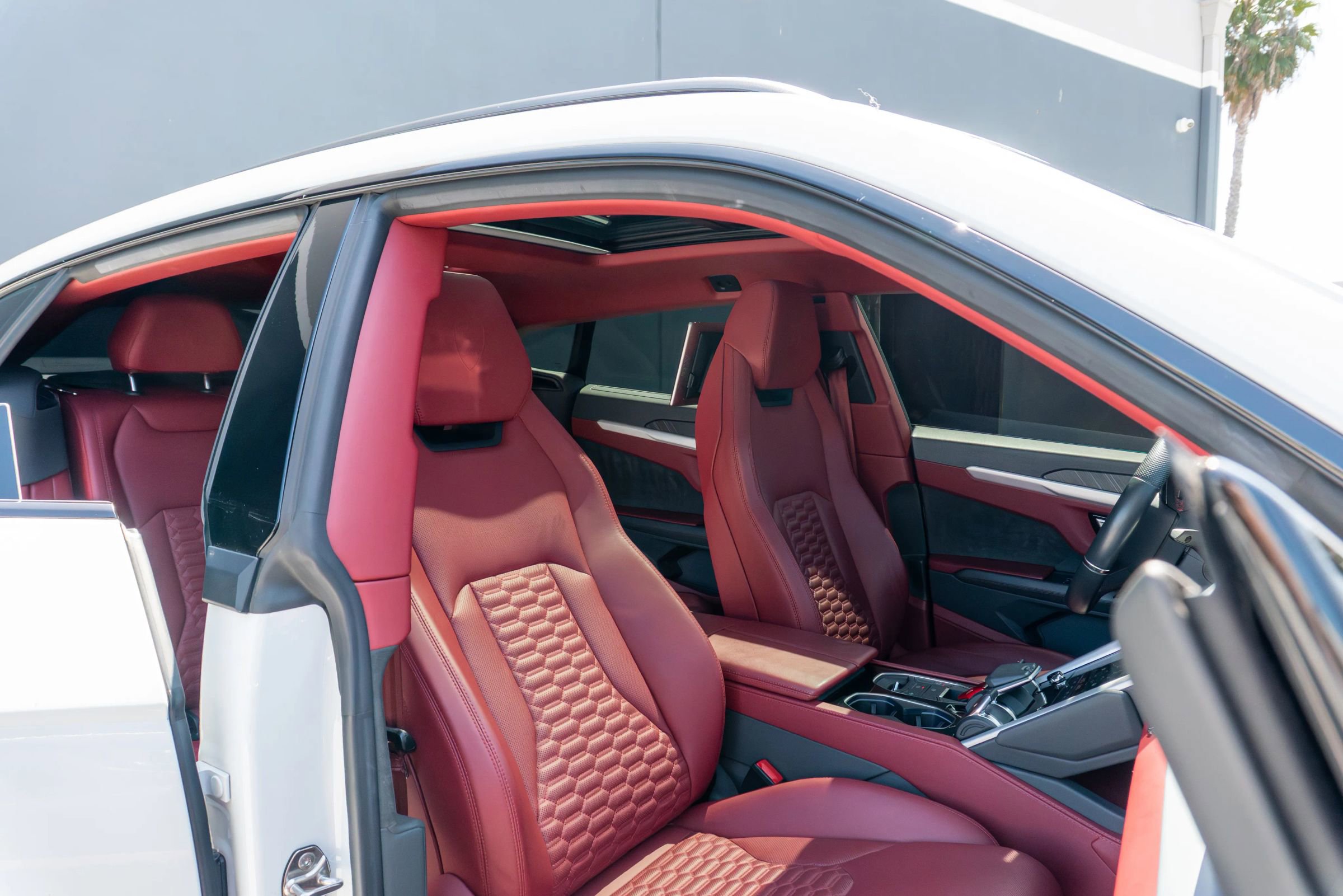 Used 2020 Lamborghini Urus AWD/4WD image 45