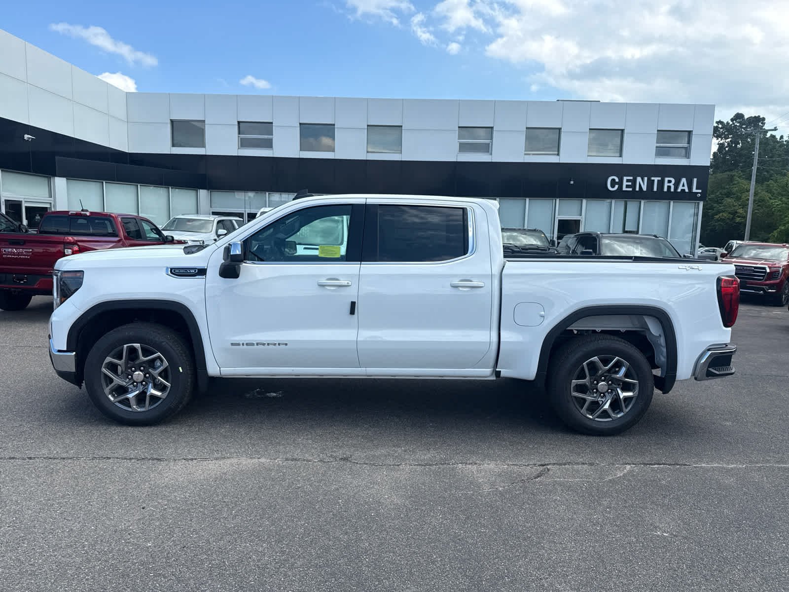 New 2026 GMC Sierra 1500 SLE AWD/4WD image 2