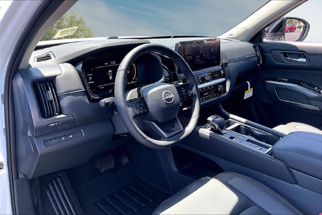 New 2026 Nissan Pathfinder SL w/ SL Premium Package (P04) FWD image 7