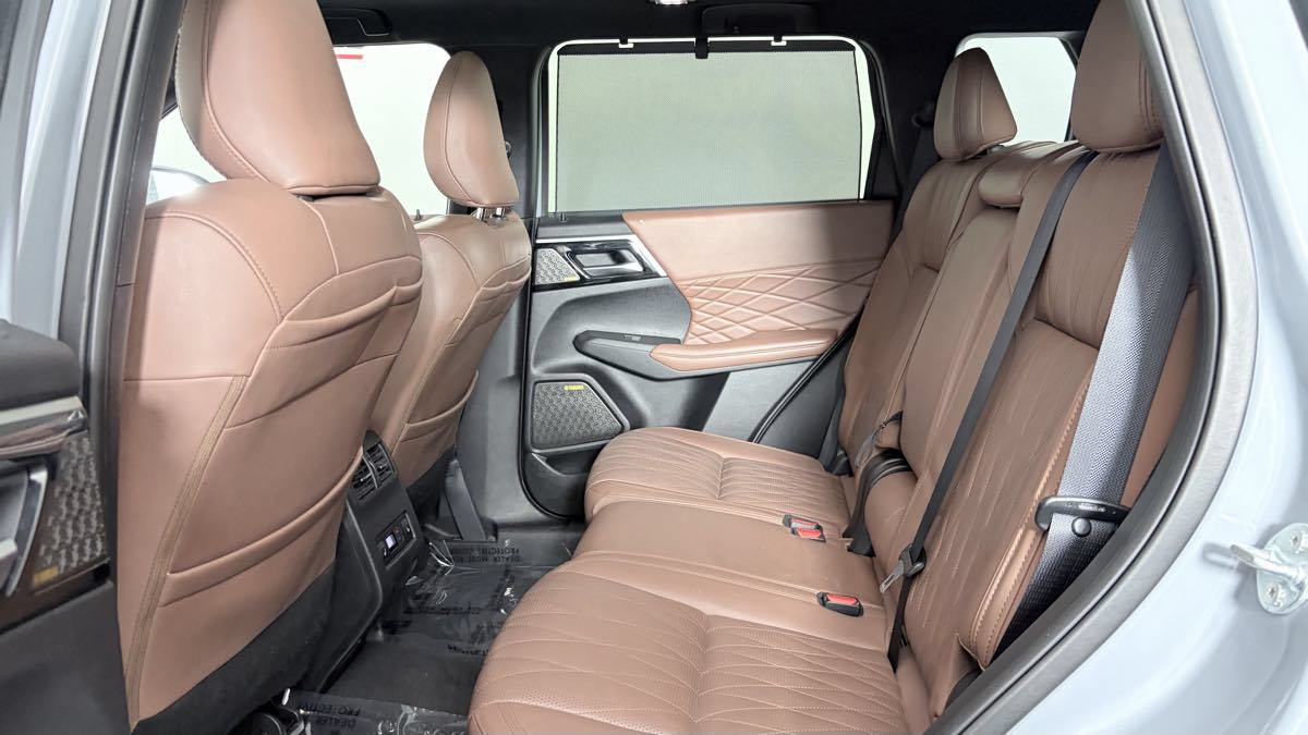 Used 2025 Mitsubishi Outlander SEL AWD/4WD image 30