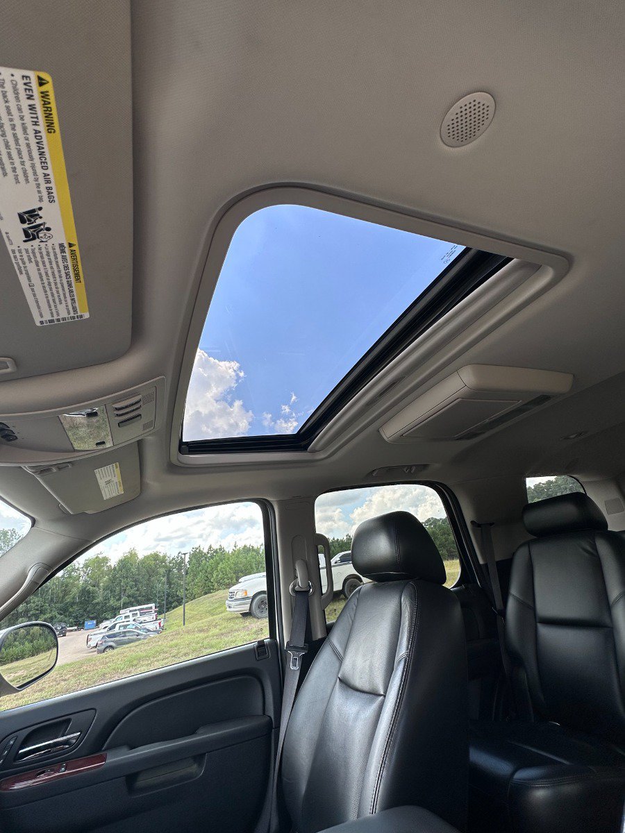 Used 2010 Chevrolet Tahoe LTZ RWD image 30