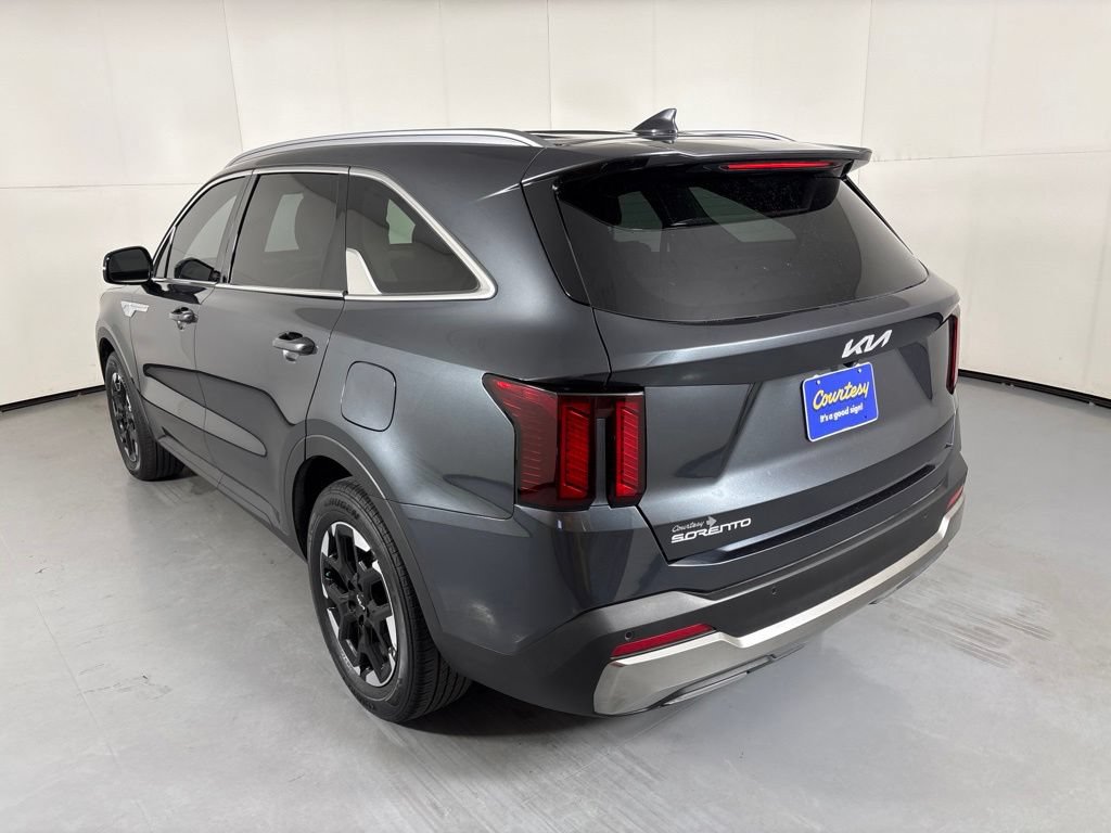 Used 2024 Kia Sorento S FWD image 6